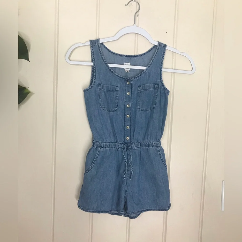 Girls Gap Kids 1 Pc Denim Blue Jean Shorts Romper Set Size Small 6 - 7 2 Front…